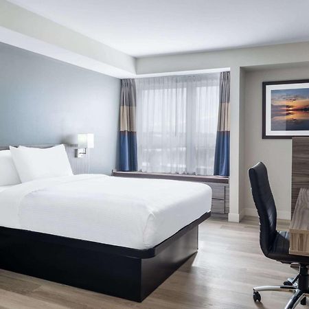 Microtel Inn & Suites By Wyndham Kanata Ottawa West Екстериор снимка