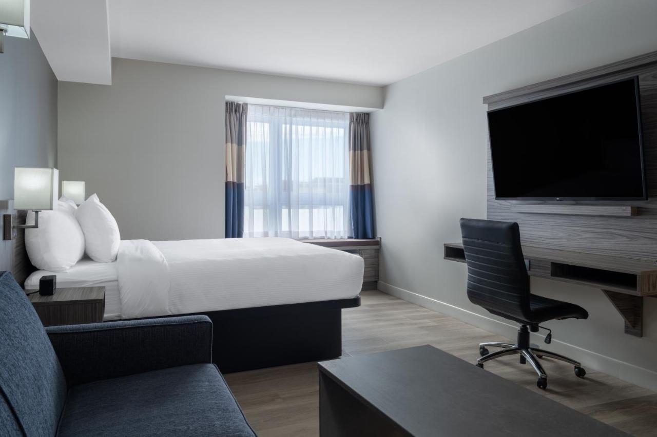 Microtel Inn & Suites By Wyndham Kanata Ottawa West Екстериор снимка