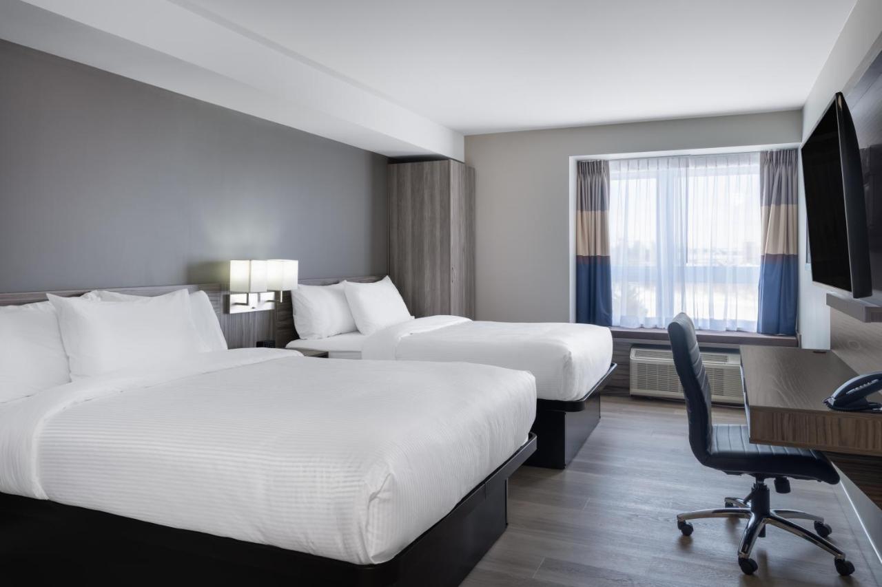 Microtel Inn & Suites By Wyndham Kanata Ottawa West Екстериор снимка