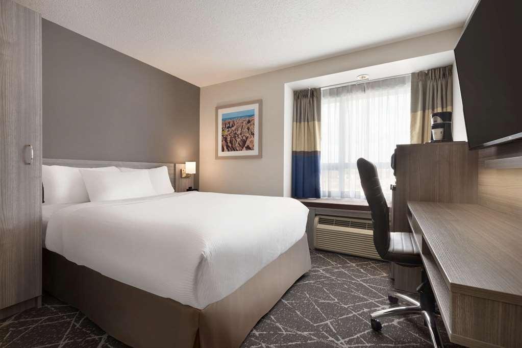 Microtel Inn & Suites By Wyndham Kanata Ottawa West Стая снимка