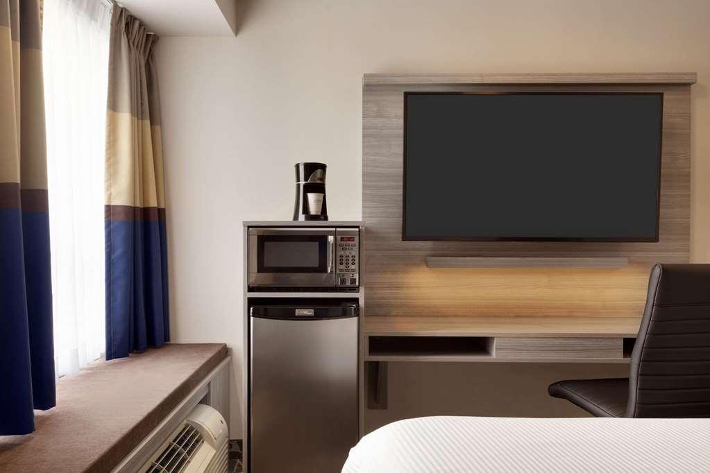 Microtel Inn & Suites By Wyndham Kanata Ottawa West Стая снимка