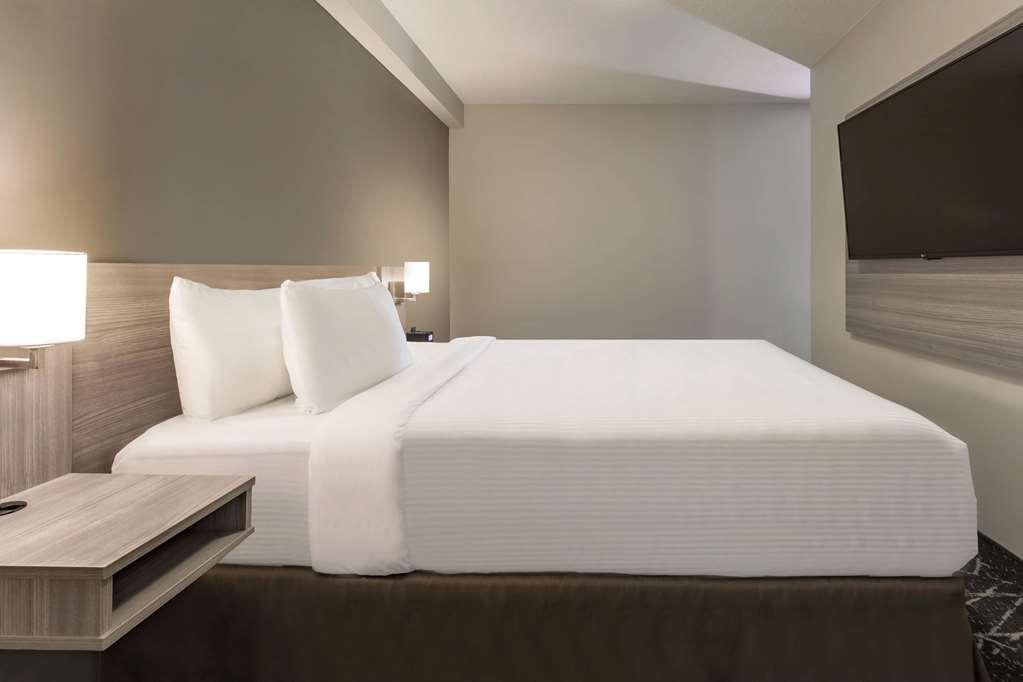 Microtel Inn & Suites By Wyndham Kanata Ottawa West Стая снимка