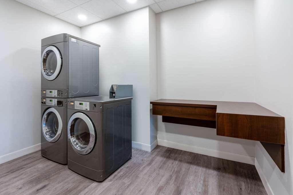 Microtel Inn & Suites By Wyndham Kanata Ottawa West Екстериор снимка