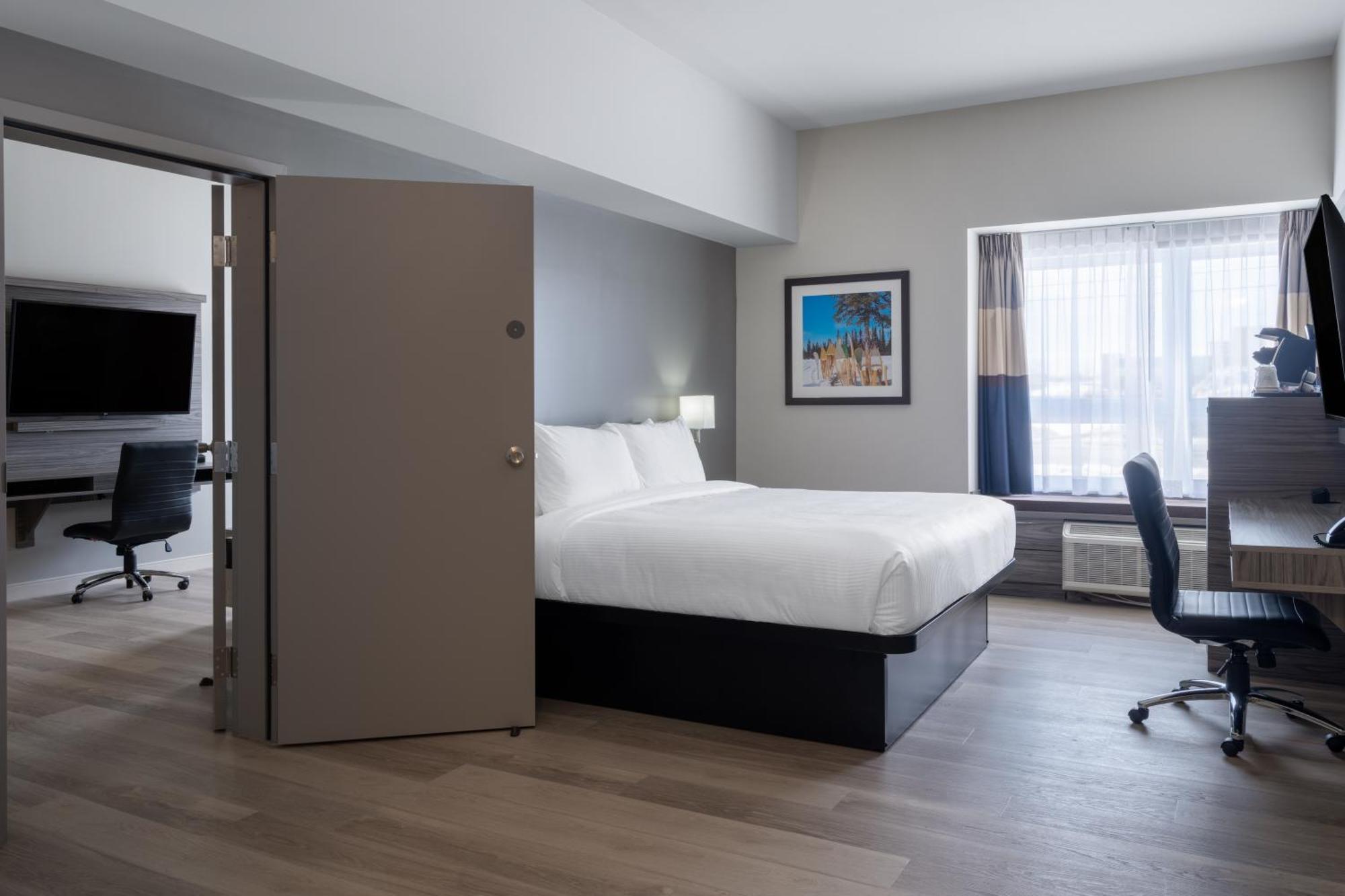 Microtel Inn & Suites By Wyndham Kanata Ottawa West Екстериор снимка