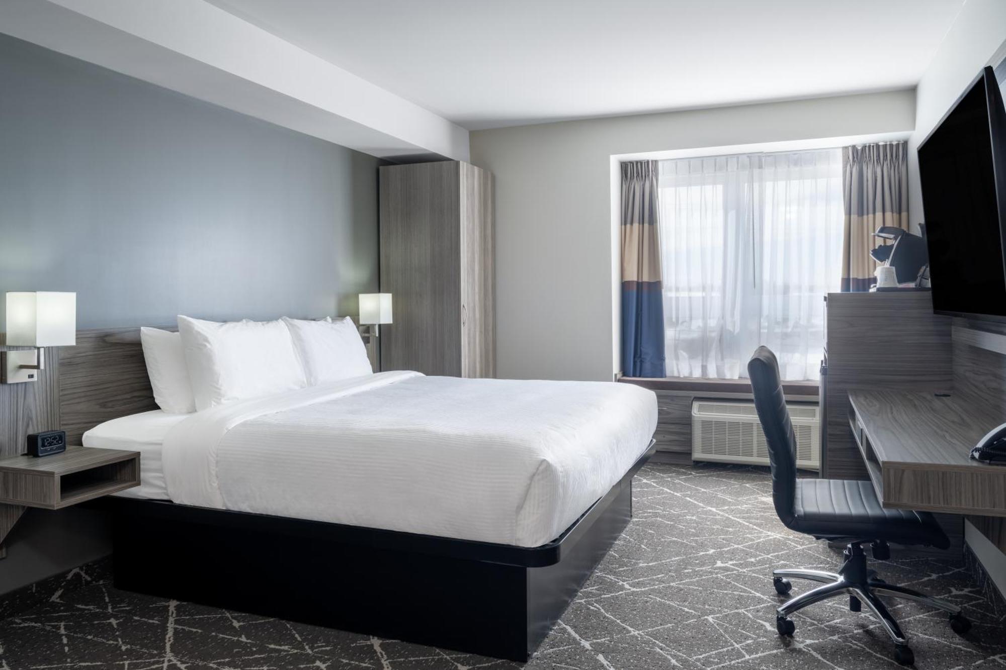 Microtel Inn & Suites By Wyndham Kanata Ottawa West Екстериор снимка