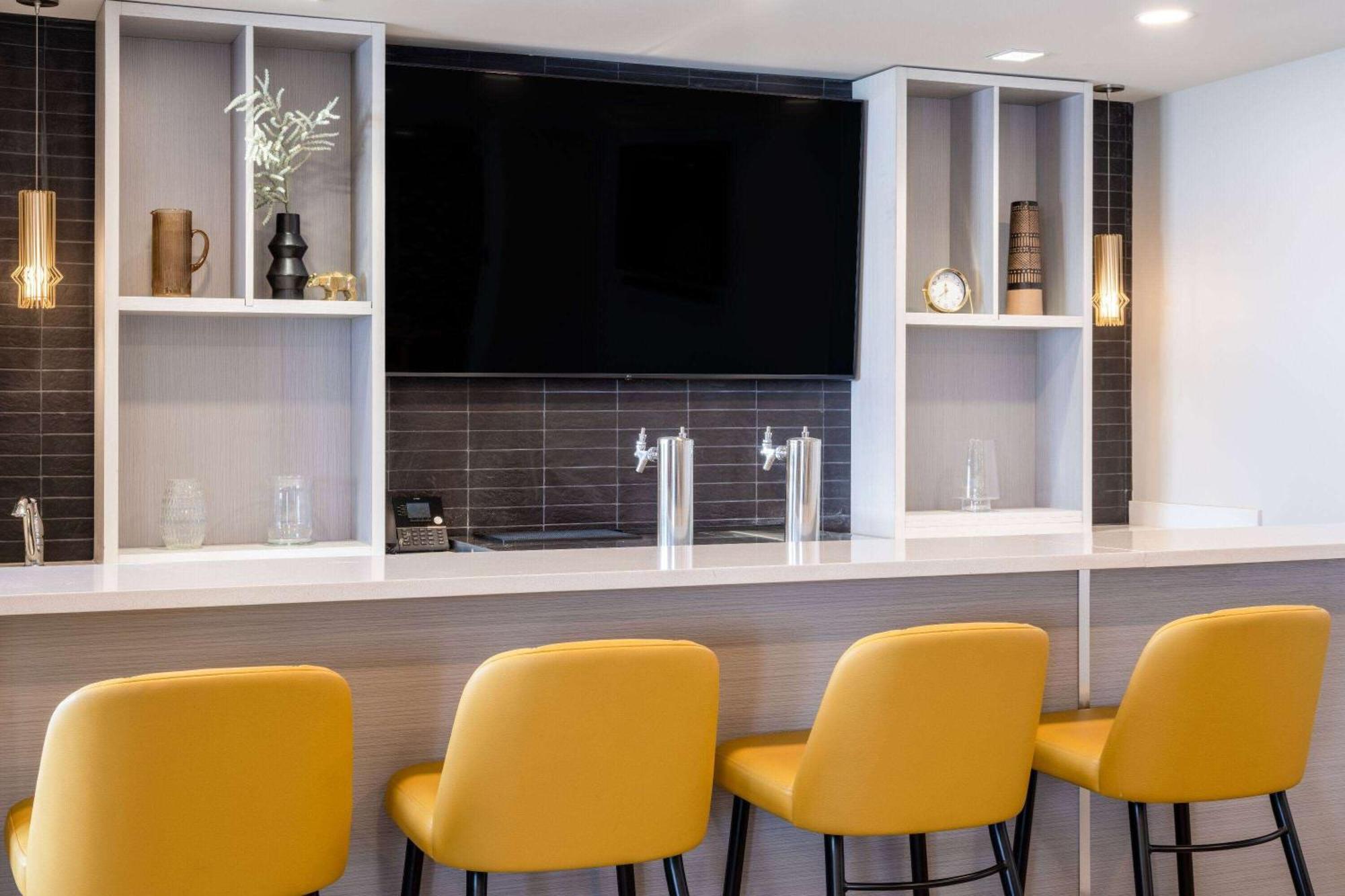 Microtel Inn & Suites By Wyndham Kanata Ottawa West Екстериор снимка