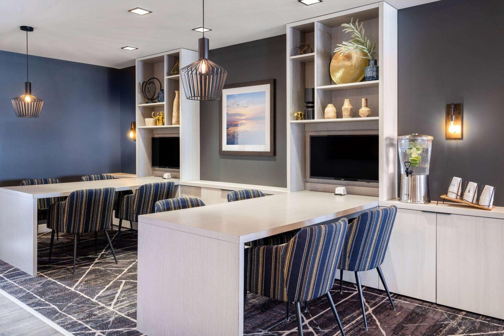 Microtel Inn & Suites By Wyndham Kanata Ottawa West Екстериор снимка