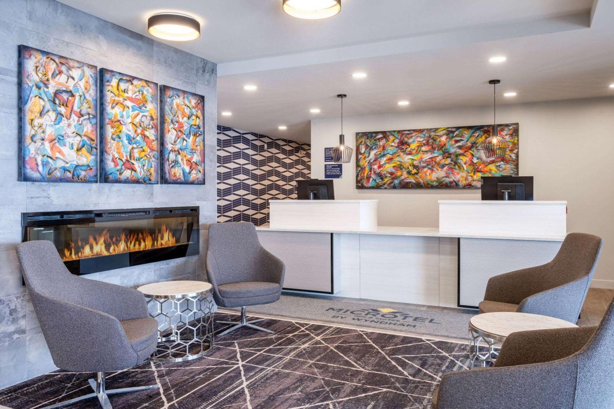 Microtel Inn & Suites By Wyndham Kanata Ottawa West Екстериор снимка