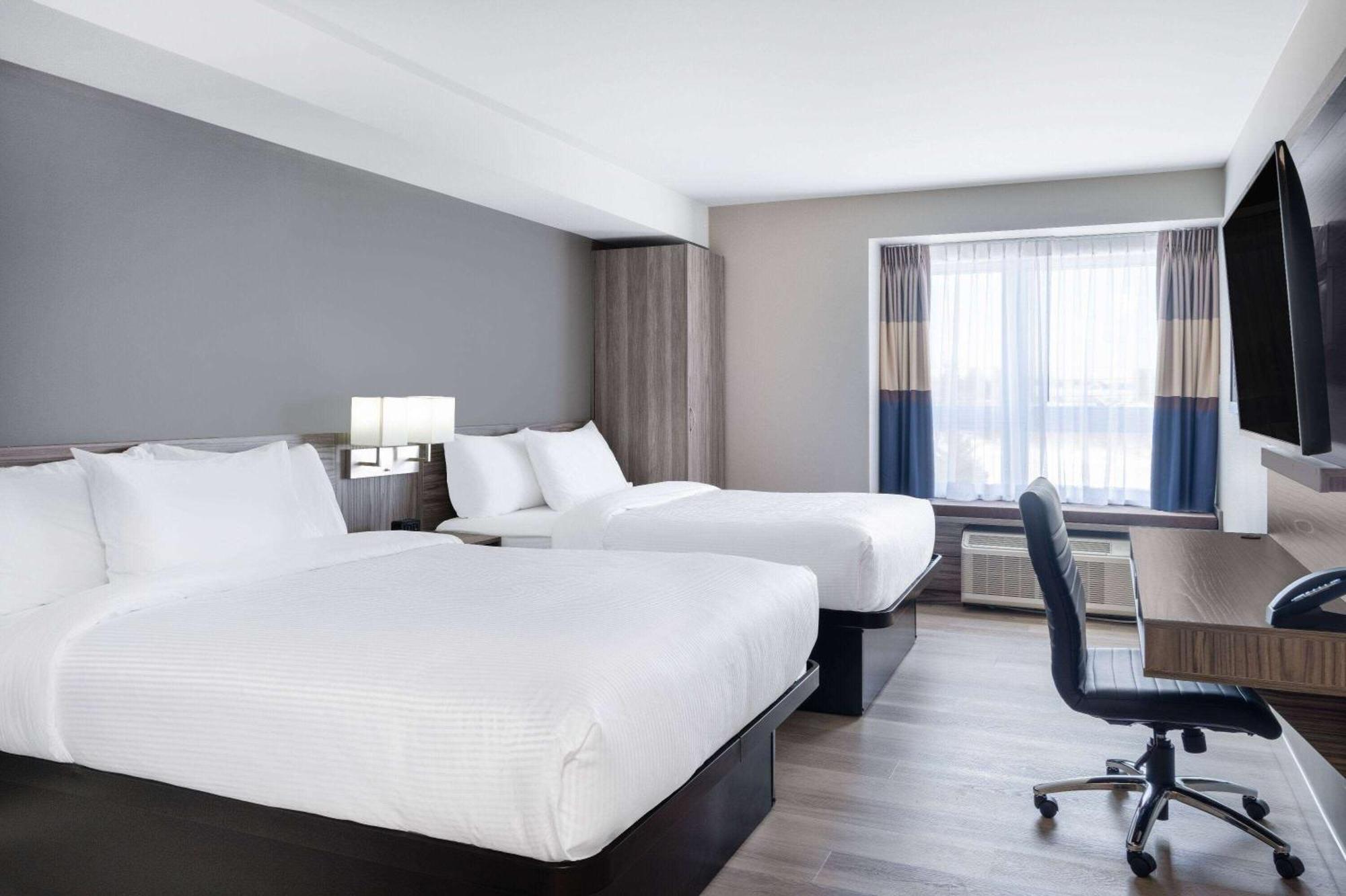 Microtel Inn & Suites By Wyndham Kanata Ottawa West Екстериор снимка
