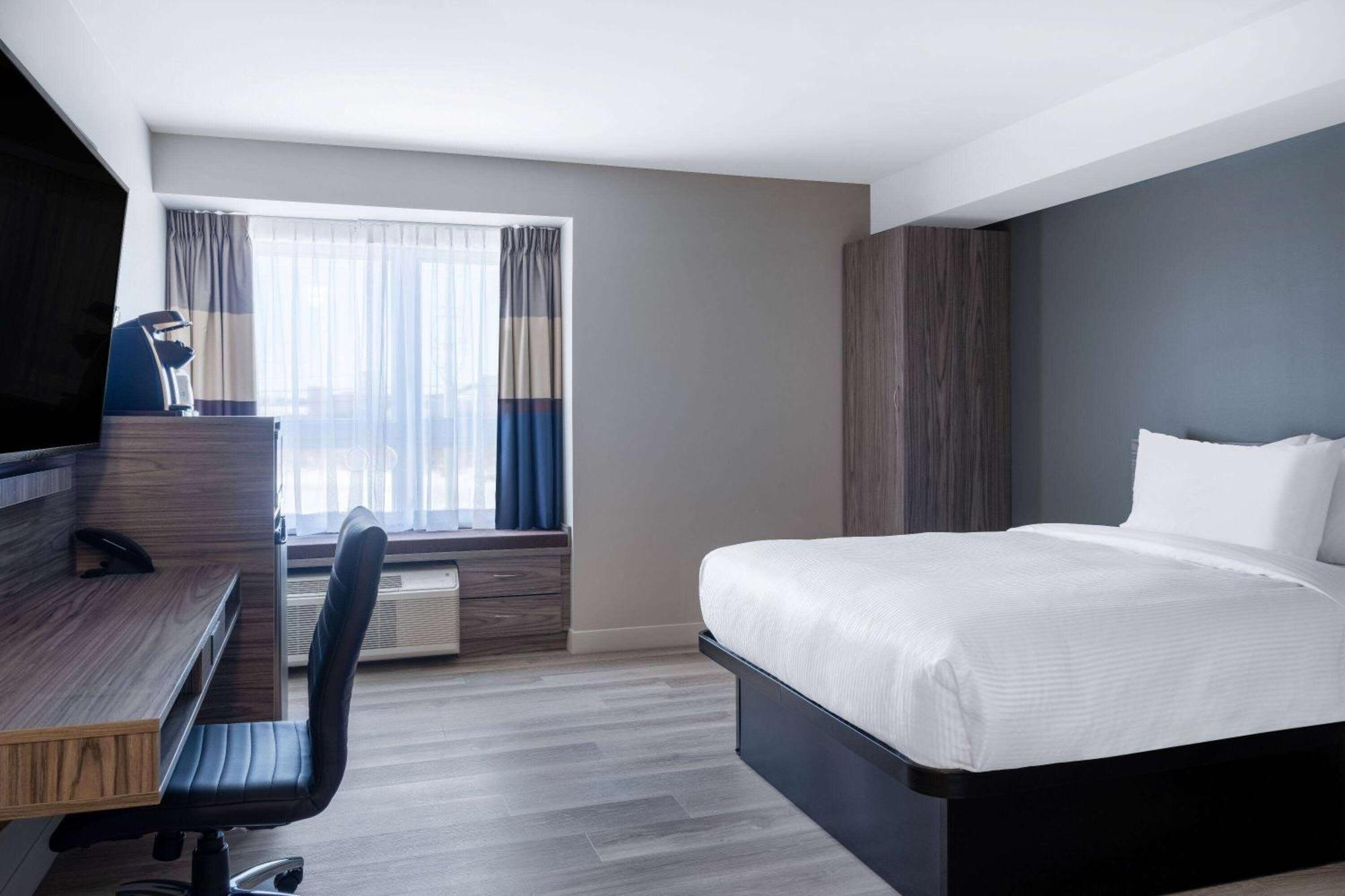 Microtel Inn & Suites By Wyndham Kanata Ottawa West Екстериор снимка