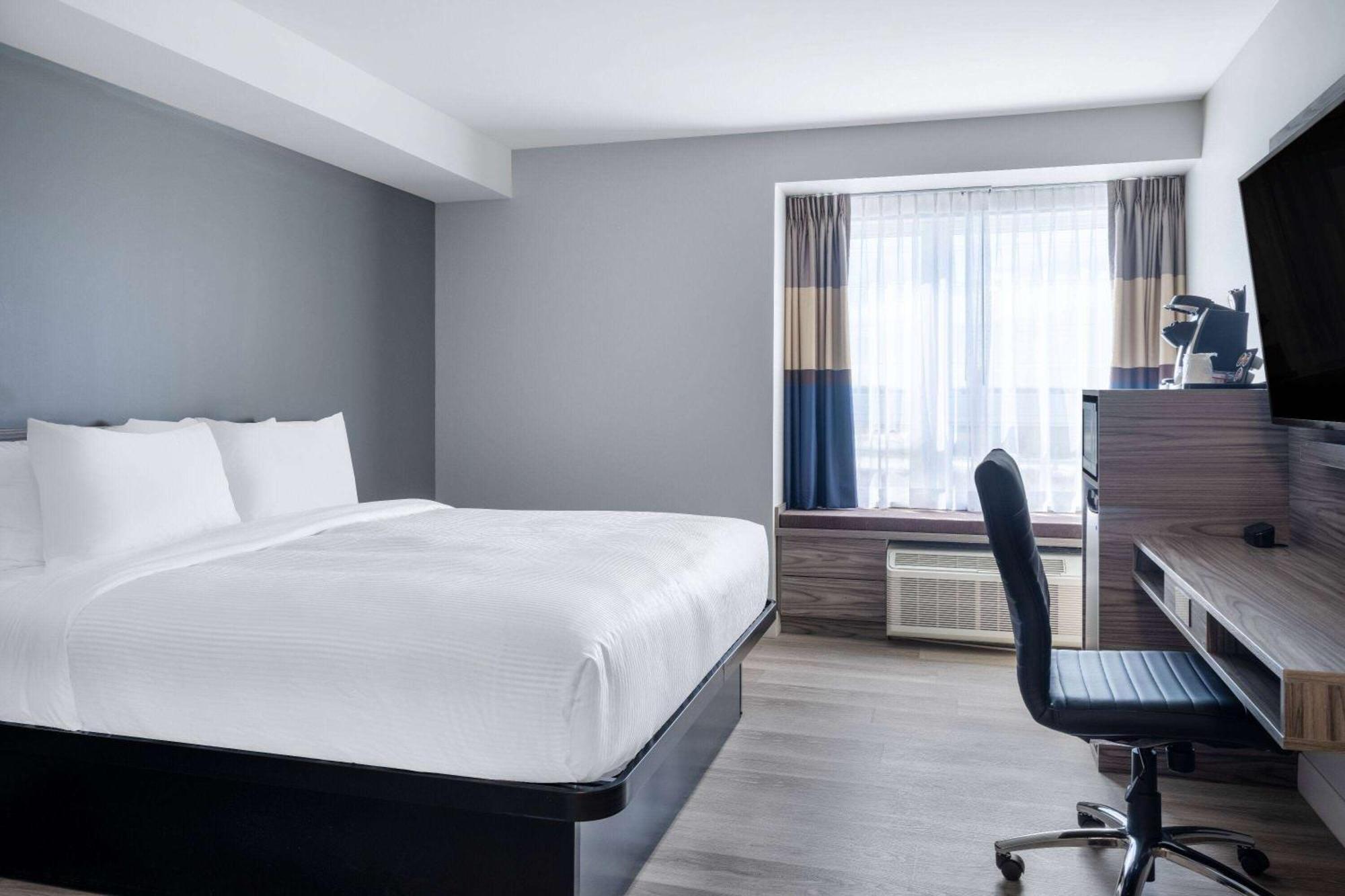 Microtel Inn & Suites By Wyndham Kanata Ottawa West Екстериор снимка