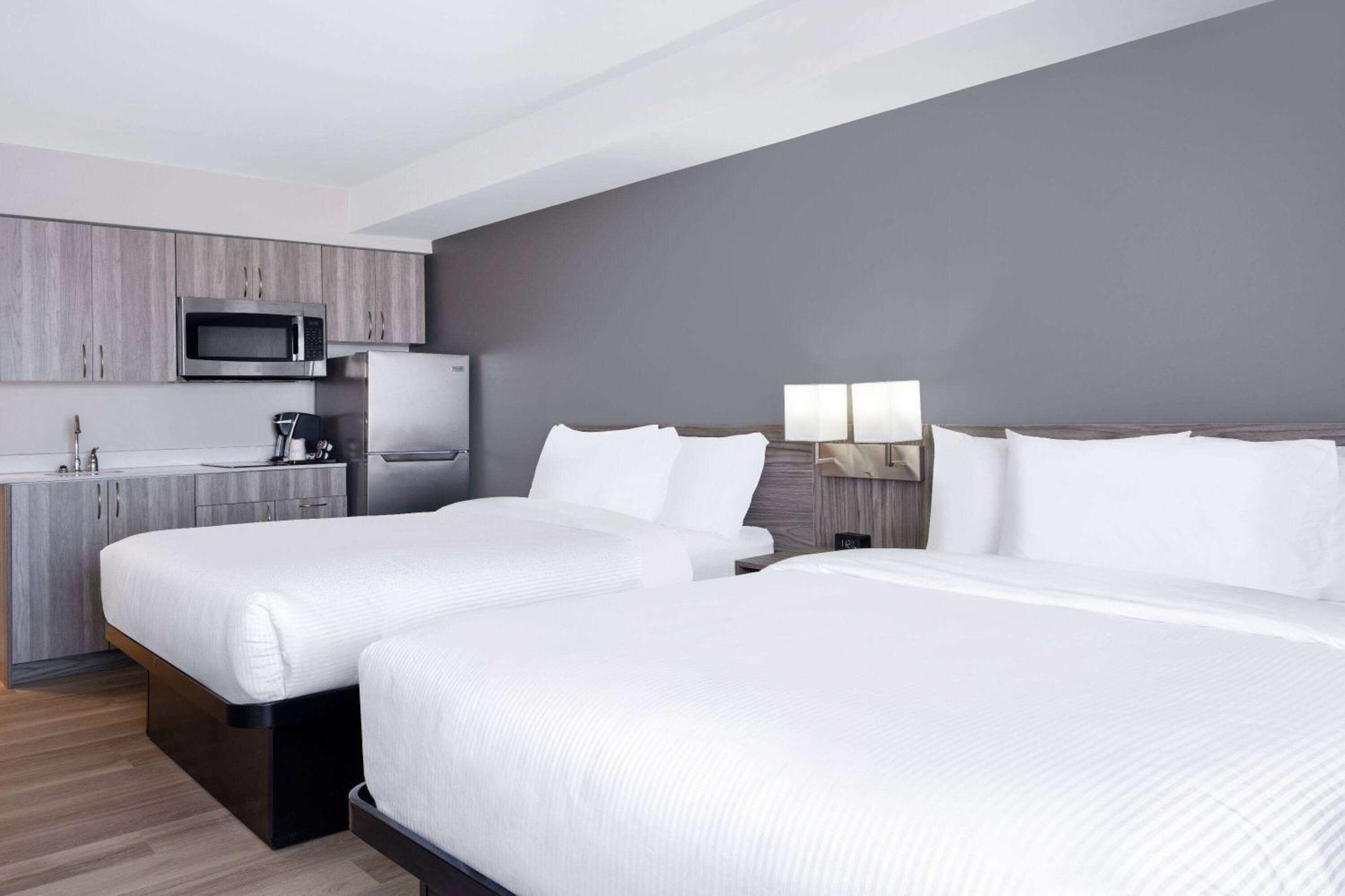 Microtel Inn & Suites By Wyndham Kanata Ottawa West Екстериор снимка