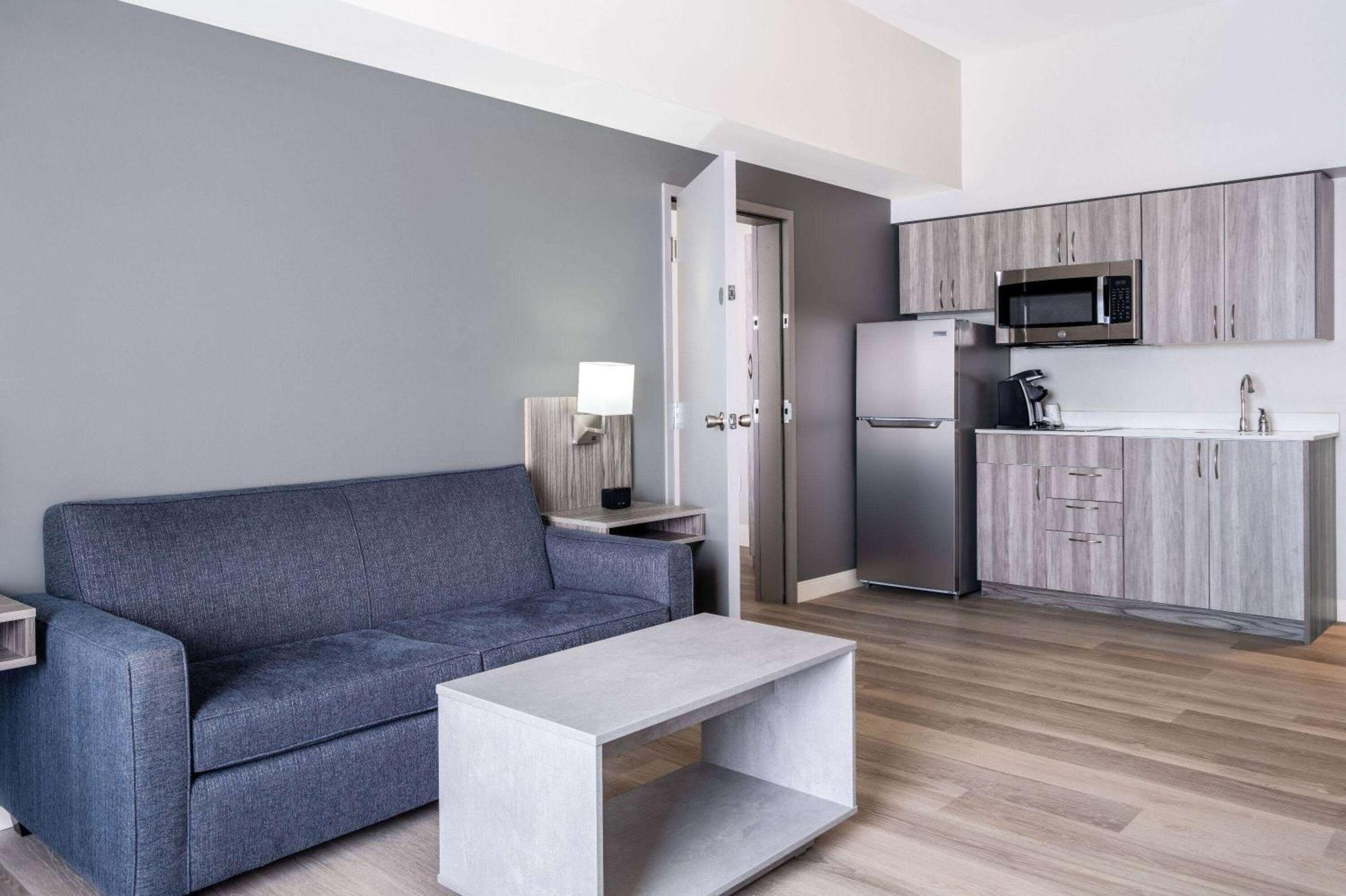 Microtel Inn & Suites By Wyndham Kanata Ottawa West Екстериор снимка