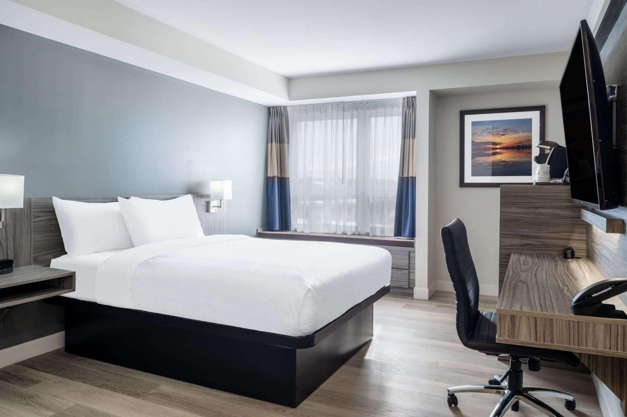 Microtel Inn & Suites By Wyndham Kanata Ottawa West Екстериор снимка