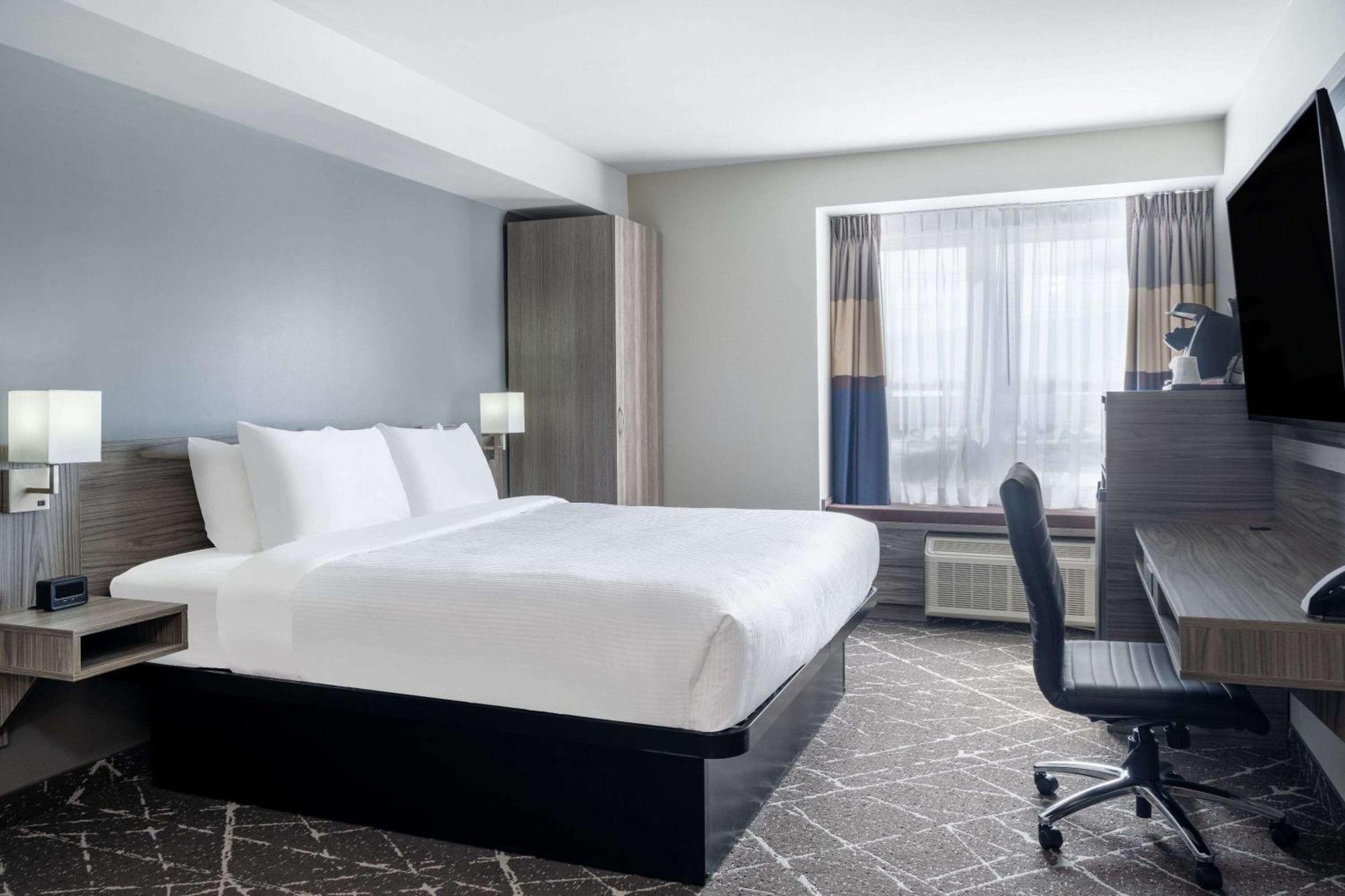 Microtel Inn & Suites By Wyndham Kanata Ottawa West Екстериор снимка