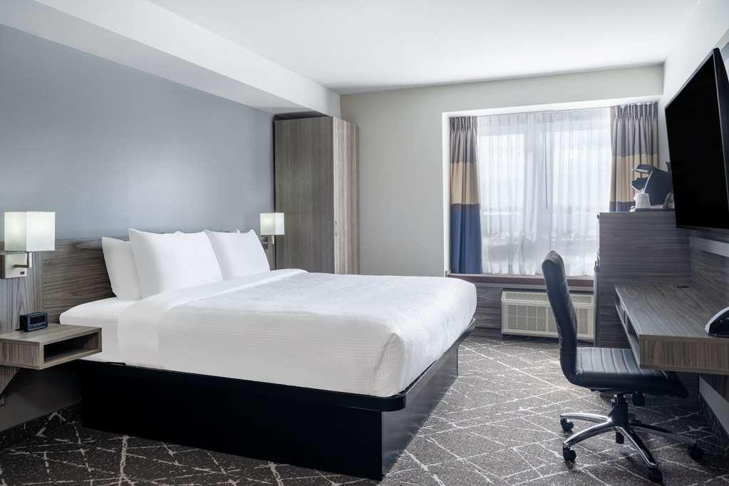 Microtel Inn & Suites By Wyndham Kanata Ottawa West Стая снимка